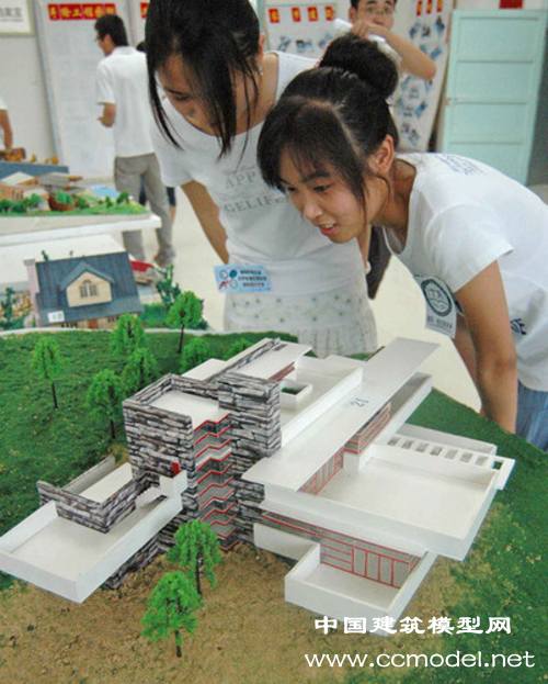 聊城大学举办大学生建筑模型设计创新大赛作品展